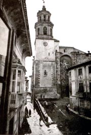 Vista parcial del Arco de la Magdalena, con la Audiencia a la derecha, a mediados del siglo XX
