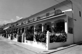 Calle de apertura reciente en pleno Barrio de Santiago